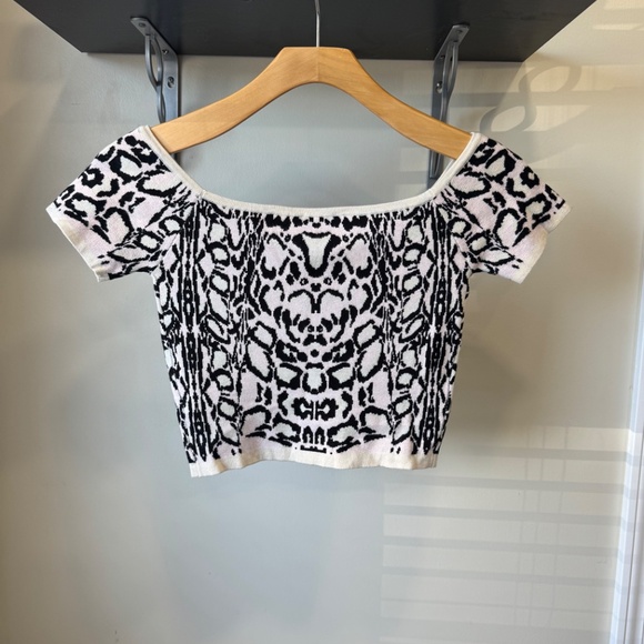 Lucy Paris Crop Top - Picture 4 of 4